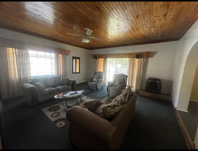 4 BEDROOM HOUSE FOR SALE IN KOSMOSPARK